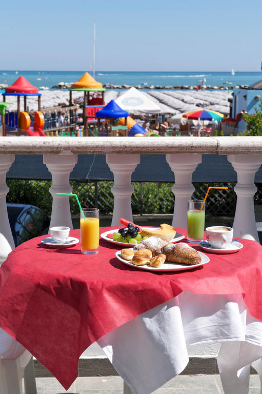 Hotel Garden Cattolica Dış mekan fotoğraf